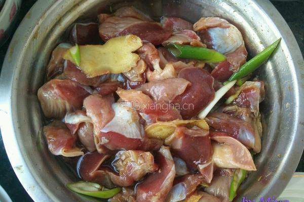 烤箱羊肉串和鸡胗串的做法图解2