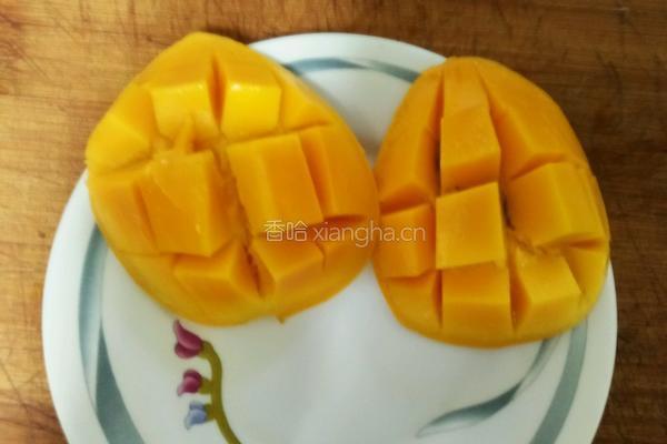 芒果蜜豆牛奶西米露的做法图解2