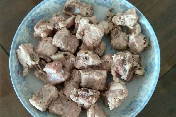 可乐焖排骨的做法图解1
