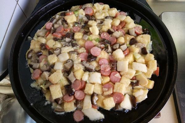 馒头丁鸡蛋饼的做法图解3