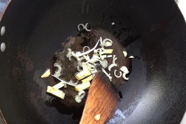 鸡腿冬瓜胡萝卜粉丝汤的做法图解4