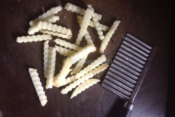 椒盐土豆条的做法图解2