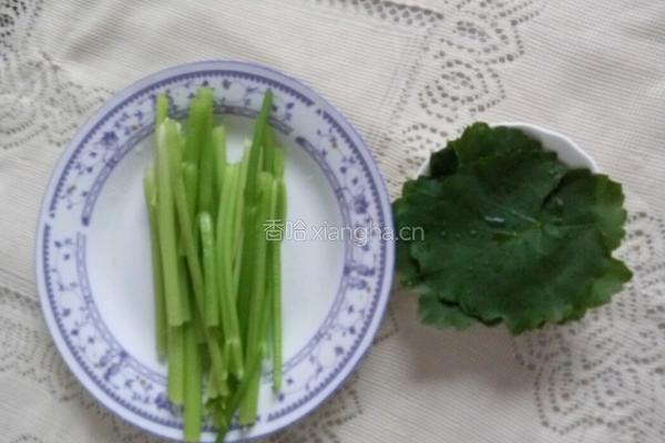 芹菜蒸丸的做法图解1