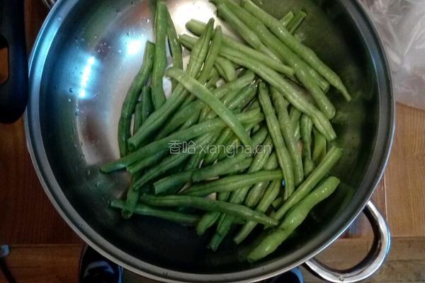 干煸豆角的做法图解1