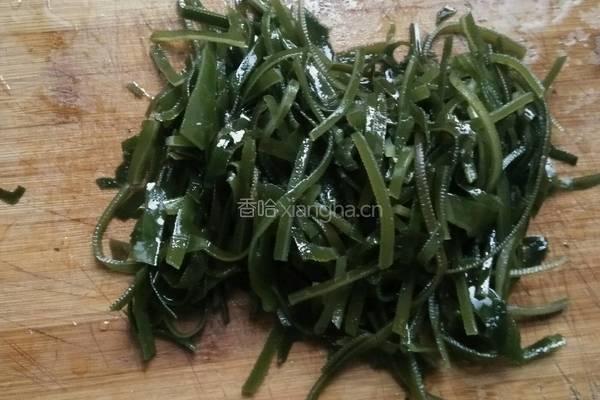 春笋肉丝炒海带的做法图解1