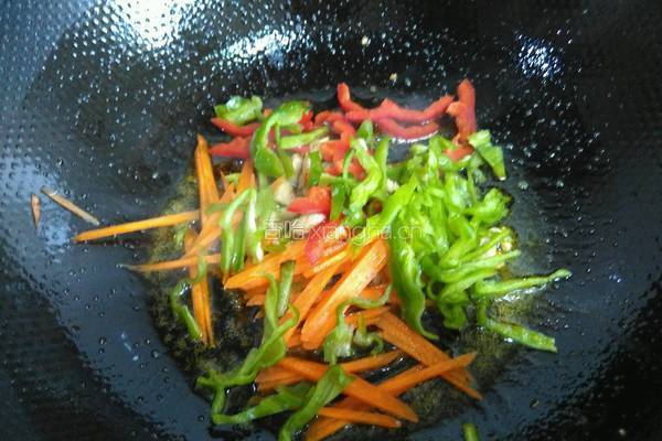 茭白炒肉丝的做法图解3