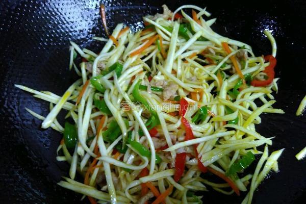 茭白炒肉丝的做法图解5