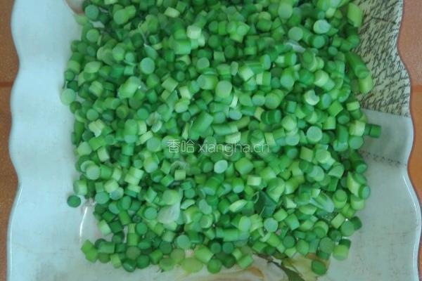 猪肉槐花馅饺子的做法图解4