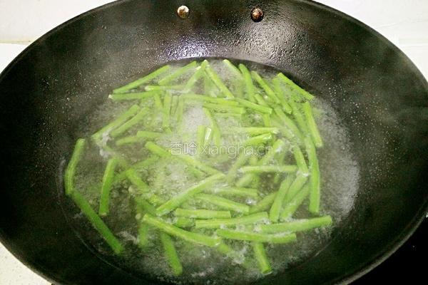 凉拌长豆角的做法图解3
