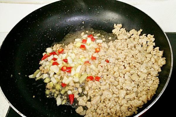 酸豆角炒肉末的做法图解5