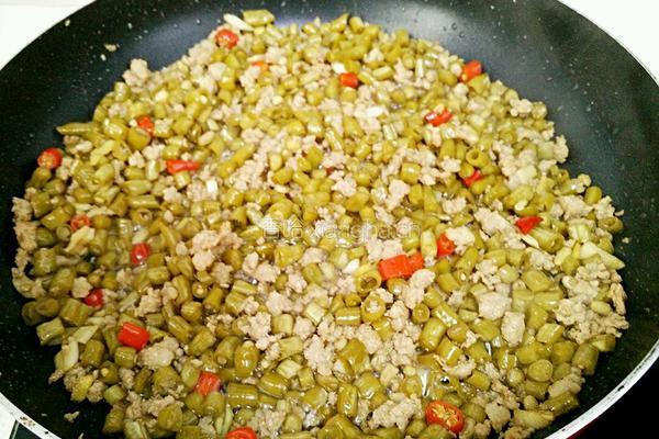 酸豆角炒肉末的做法图解7