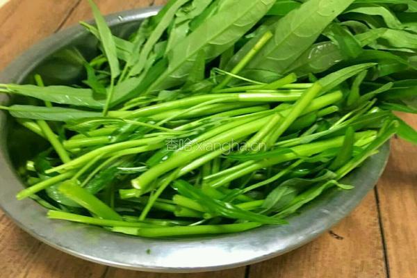 炝炒空心菜的做法图解2