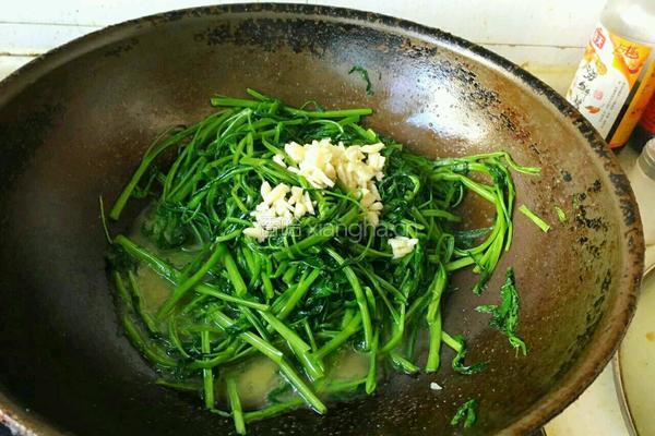 炝炒空心菜的做法图解7