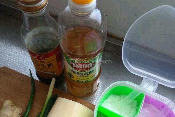 糖醋藕片的做法图解1