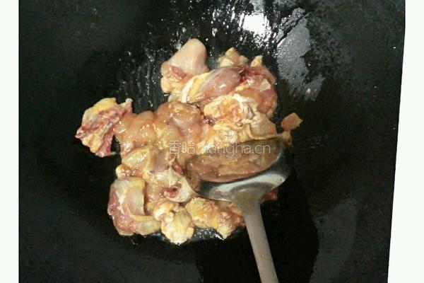 香菇红枣焖子鸡的做法图解4