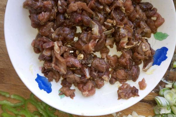小牛肉粒炖豆腐的做法图解2