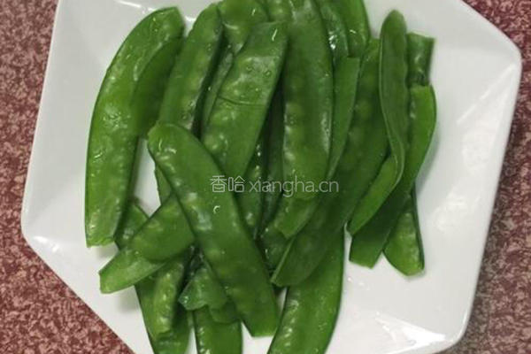 腊肠炒荷兰豆的做法图解4