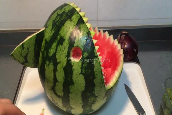 萌萌鲨鱼水果拼盘的做法图解8