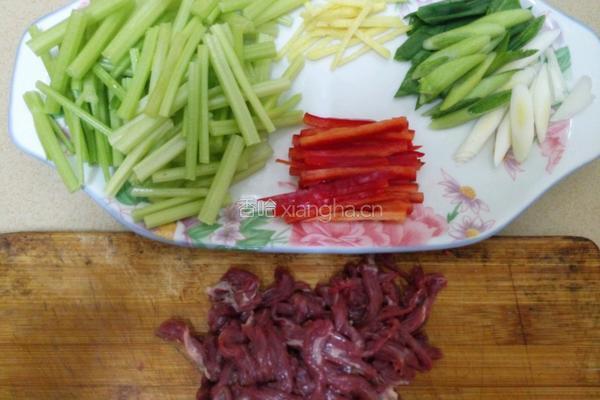 干煸牛肉丝的做法图解1
