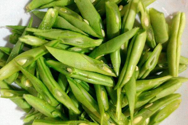 四季豆炒肉的做法图解1