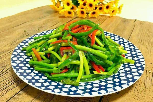 双椒炒蒜薹的做法图解7