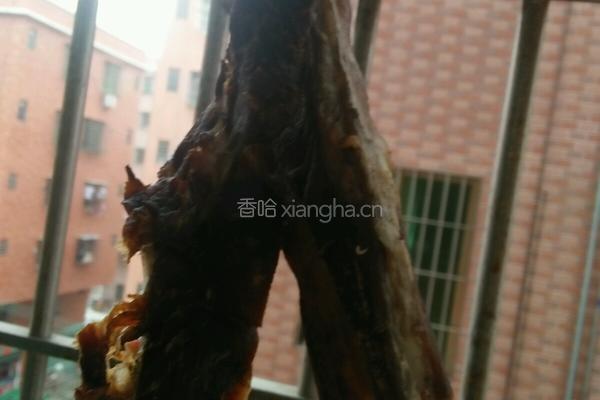 湖南辣椒炒腊肉的做法图解1