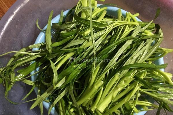 素炒空心菜的做法图解1