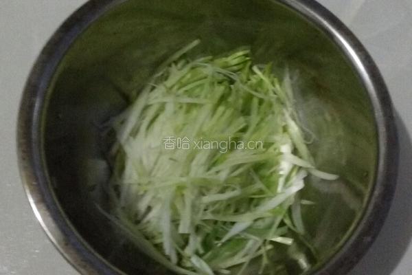 凉拌小萝卜的做法图解1