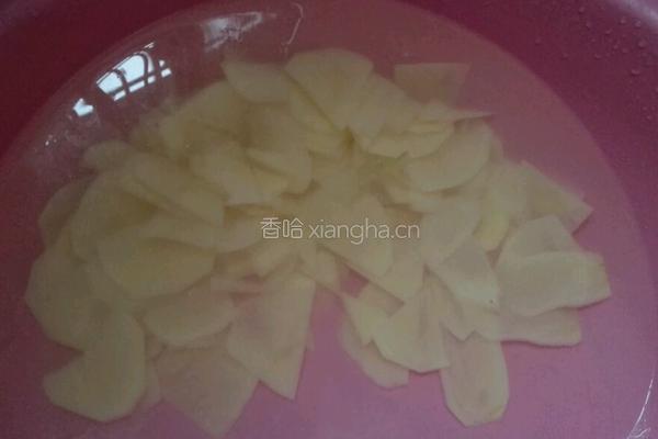 茄汁土豆片的做法图解1