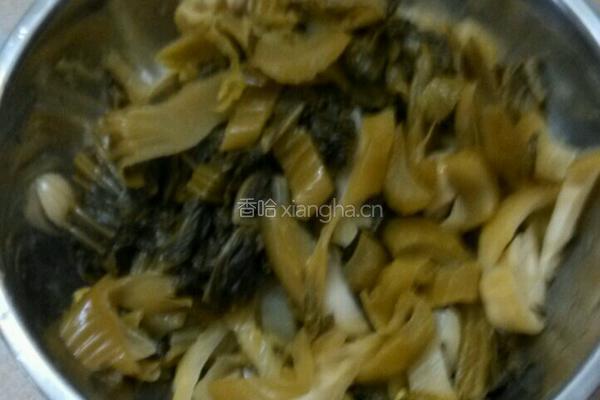 猪肉炒酸菜的做法图解1