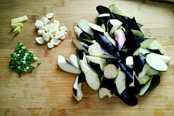 豆瓣烧茄子的做法图解2
