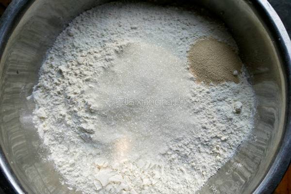 豆沙小馒头的做法图解1