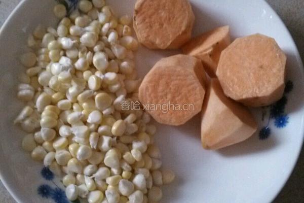 红薯玉米稀饭的做法图解1