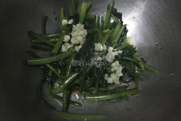 菠菜陈醋花生米的做法图解8