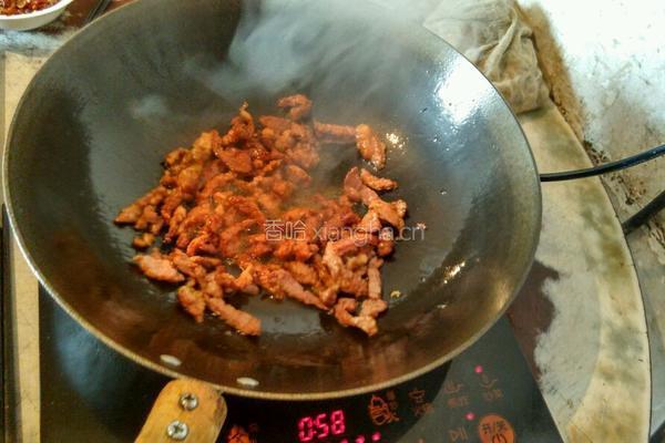 尖椒炒肉的做法图解2