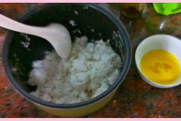 虾仁炒饭的做法图解1
