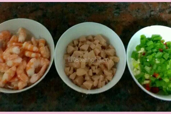 虾仁炒饭的做法图解2