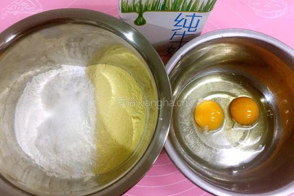 牛奶鸡蛋玉米饼的做法图解1