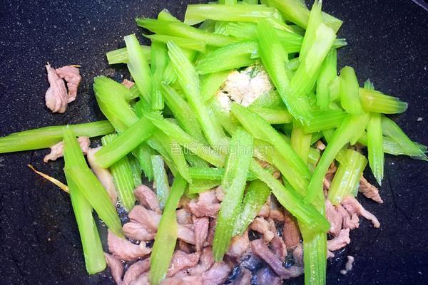西芹炒肉丝的做法图解6