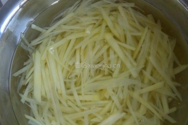 凉拌土豆丝木耳的做法图解2