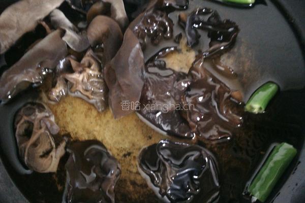辣椒木耳酱油炒饭的做法图解2