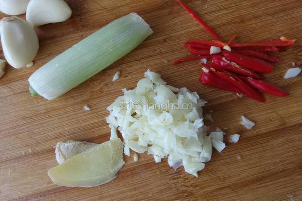 芹菜炒粉的做法图解2