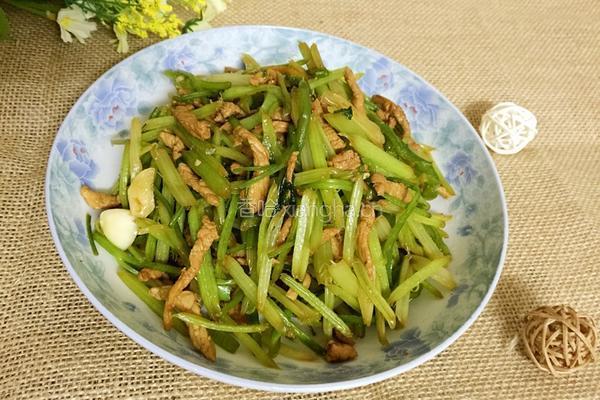 芹菜肉丝