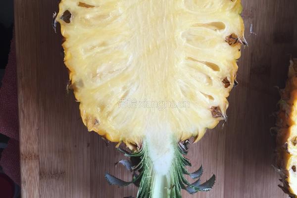 菠萝炒饭的做法图解1