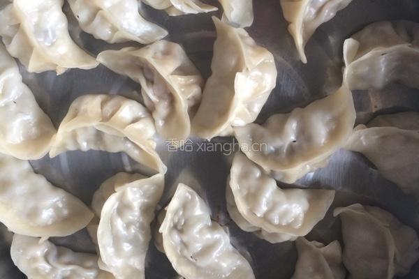 笋子木耳猪肉饺子的做法图解9