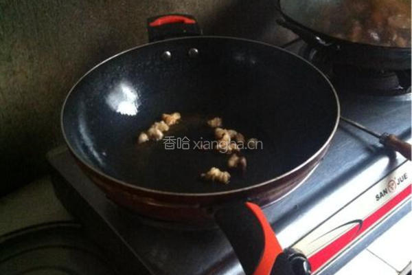 菜花炒肉丝的做法图解1