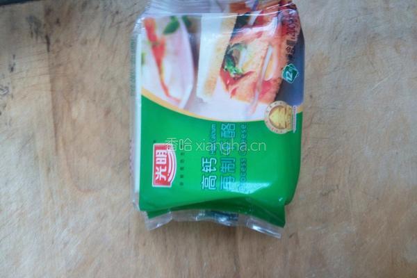 面包番茄培根披萨的做法图解4