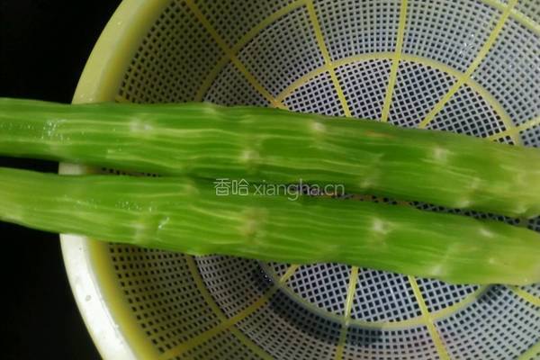 素炒莴笋丝的做法图解1