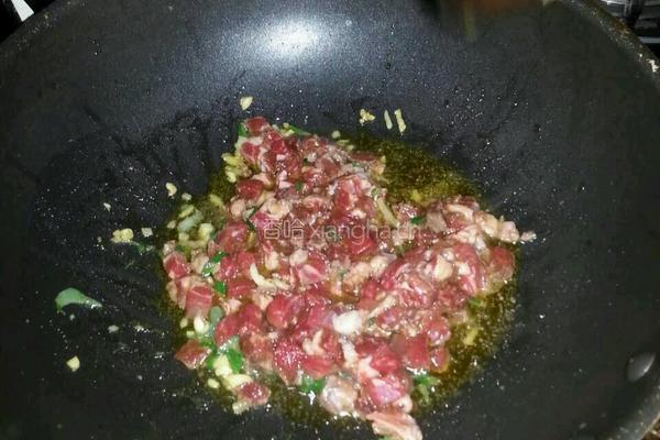 黄瓜牛肉丁的做法图解4