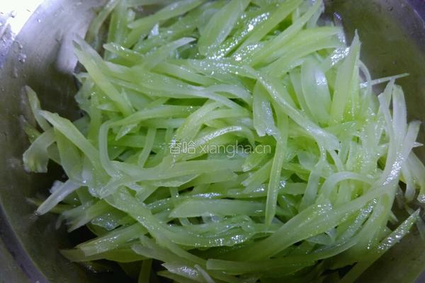 莴苣拌百叶丝的做法图解2